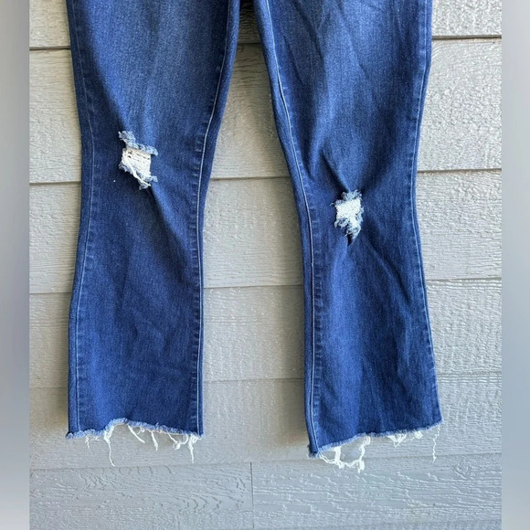 California Vintage Women Size 8 Blue Flare Distressed Medium Wash Stretch Jean - Picture 3 of 7